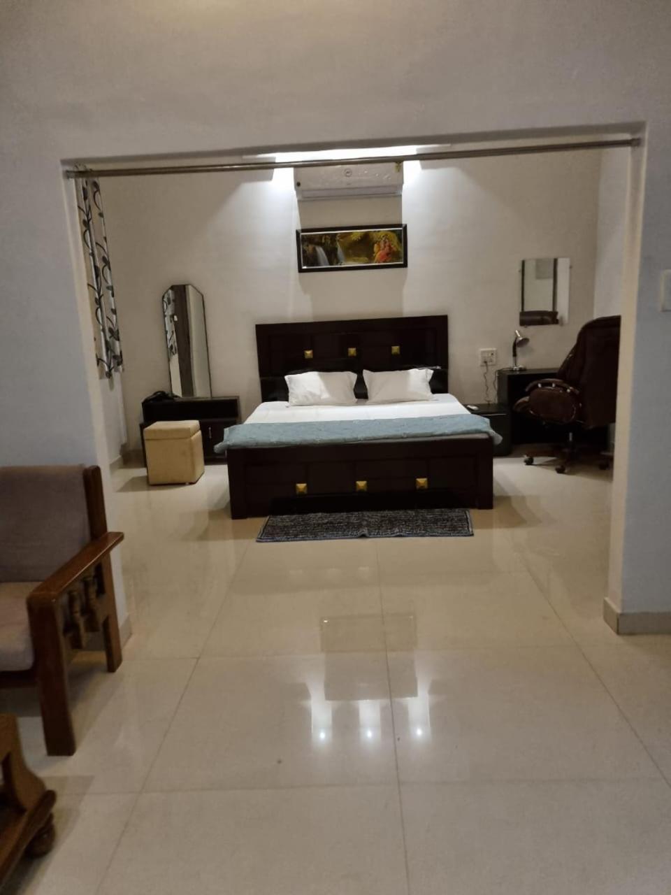 Leela Homestay Jabalpur - Lily - 2 Bhk Luxury Appartment Exterior photo