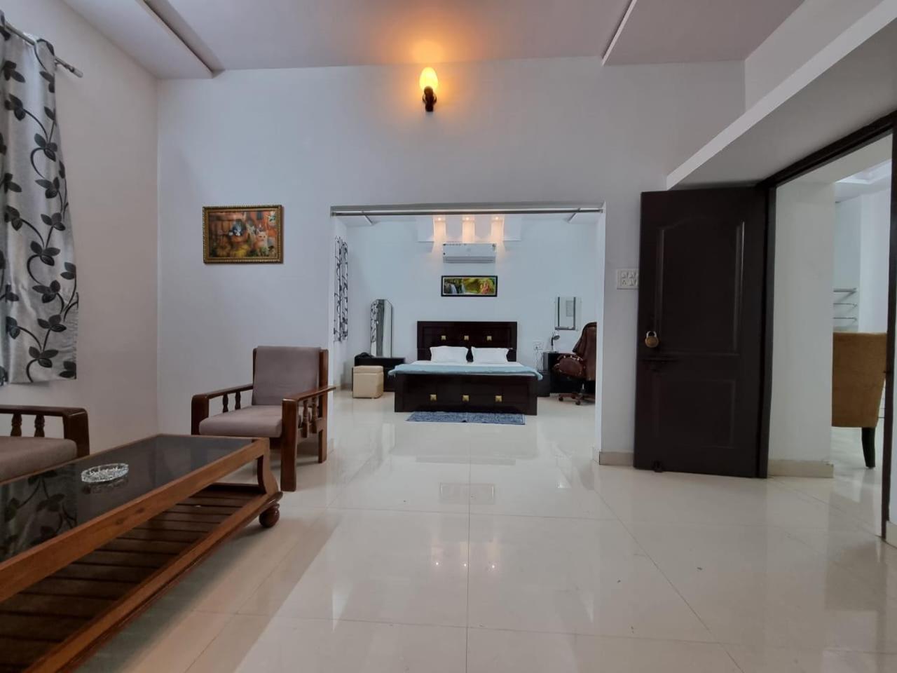 Leela Homestay Jabalpur - Lily - 2 Bhk Luxury Appartment Exterior photo