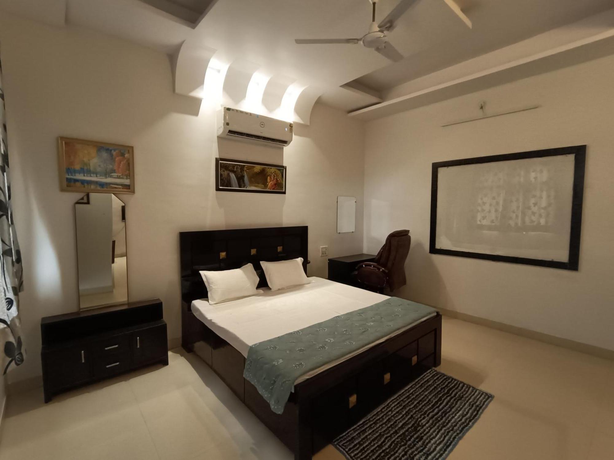 Leela Homestay Jabalpur - Lily - 2 Bhk Luxury Appartment Exterior photo